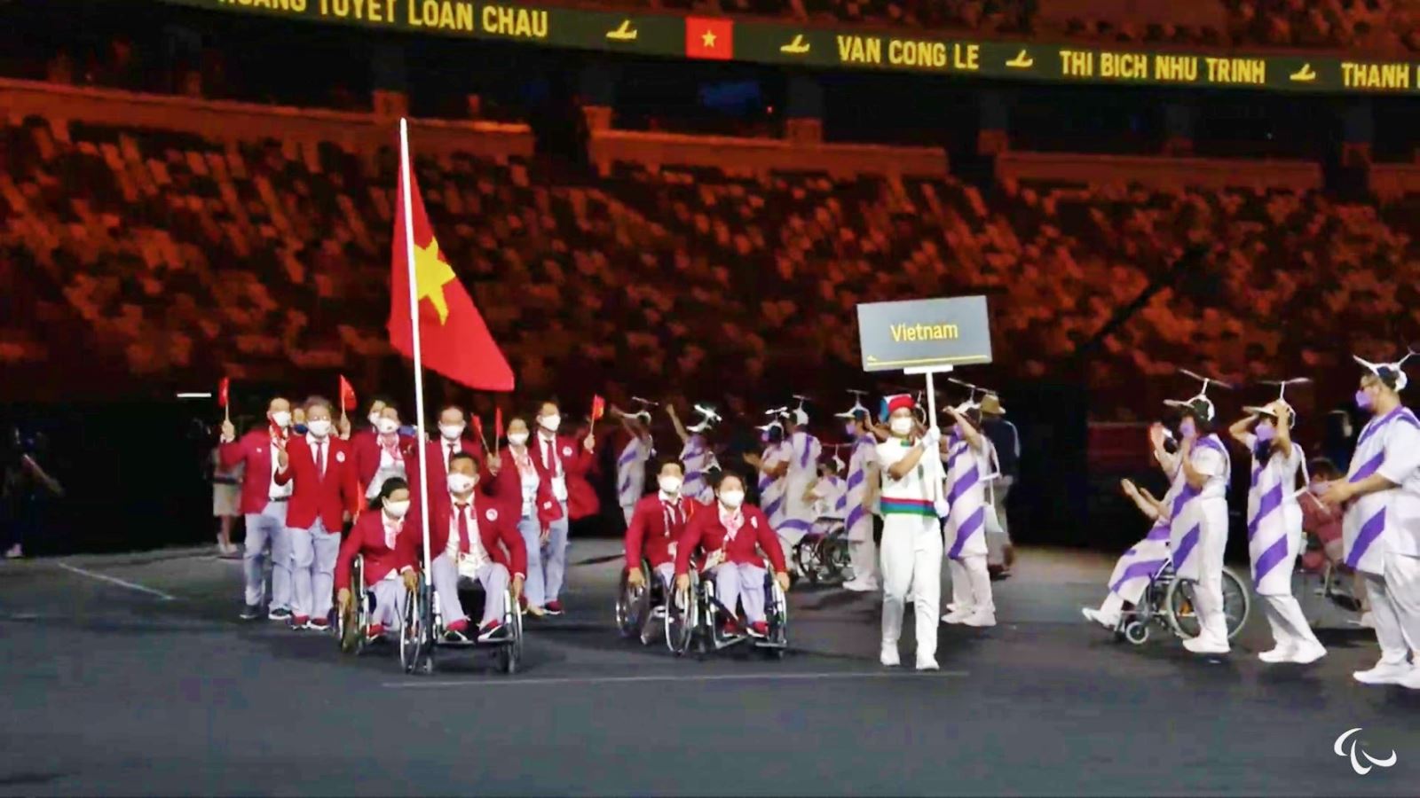Đoàn Paralympic Việt Nam tại lễ khai mạc. Nguồn: TTXVN/NHK